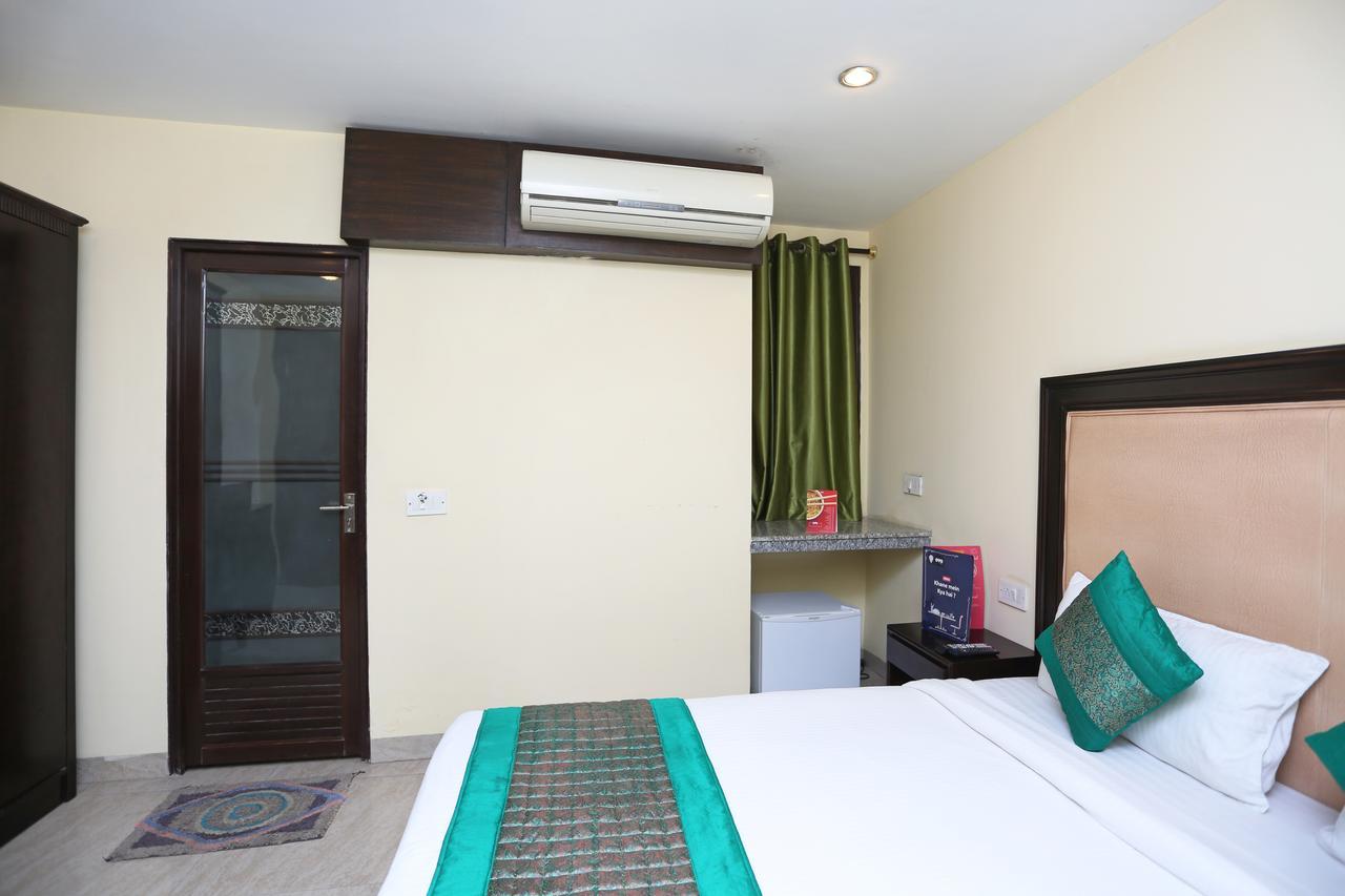 Oyo 714 Hotel De Plaza Neu-Delhi Exterior foto