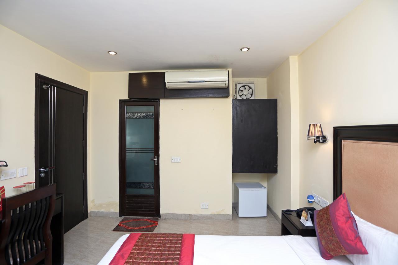 Oyo 714 Hotel De Plaza Neu-Delhi Exterior foto
